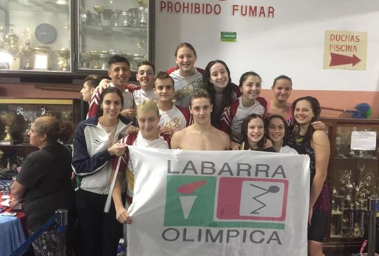 Los chicos y chicas de Labarra se subieron al podio.