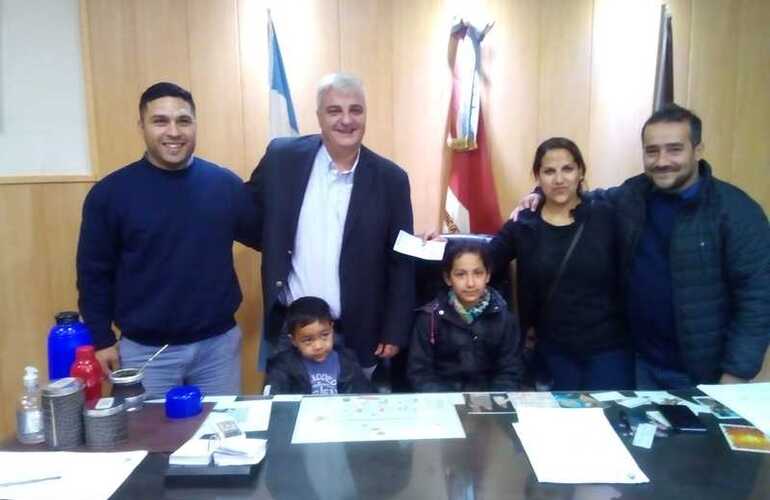 Imagen de Entrega del segundo desembolso del Plan Lote Propio a una familia del Barrio Don Alejandro