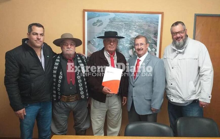 El senador visit&oacute; la flamante ciudad.
