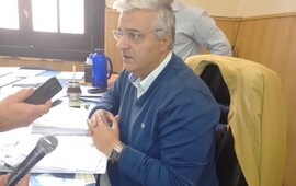 Nizar Esper, atendi&oacute; al m&oacute;vil de la radio esta ma&ntilde;ana en la municipalidad.