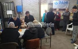 Imagen de Entrega de bolsones en Jóvenes Abuelos