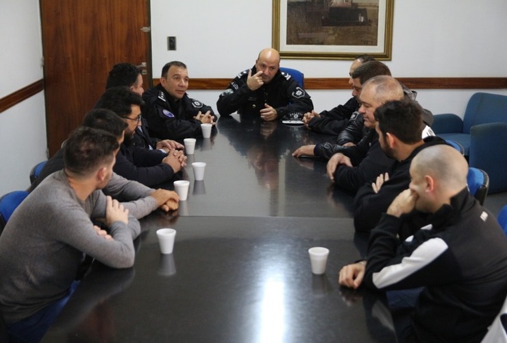 Imagen de Reunión entre autoridades municipales, policía y representantes de clubes