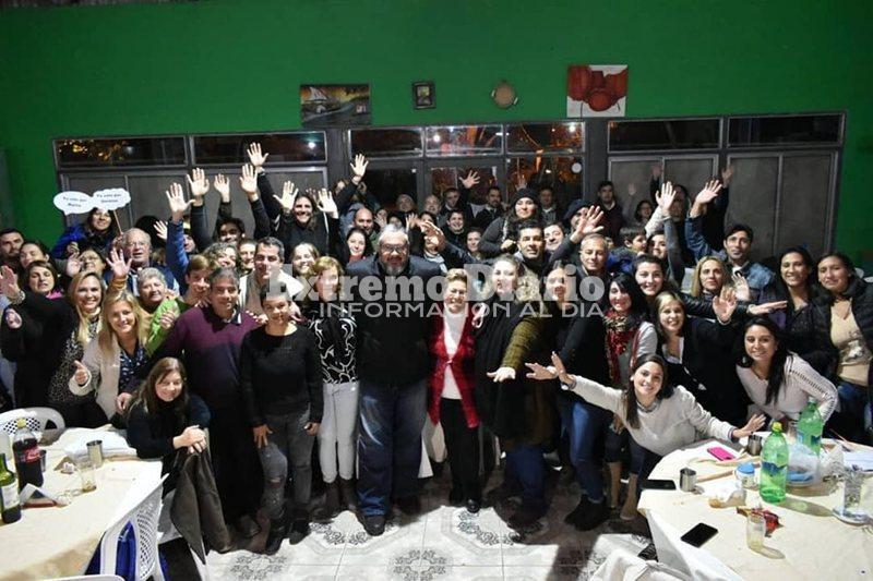 La cena se realiz&oacute; en un sal&oacute;n de fiestas.