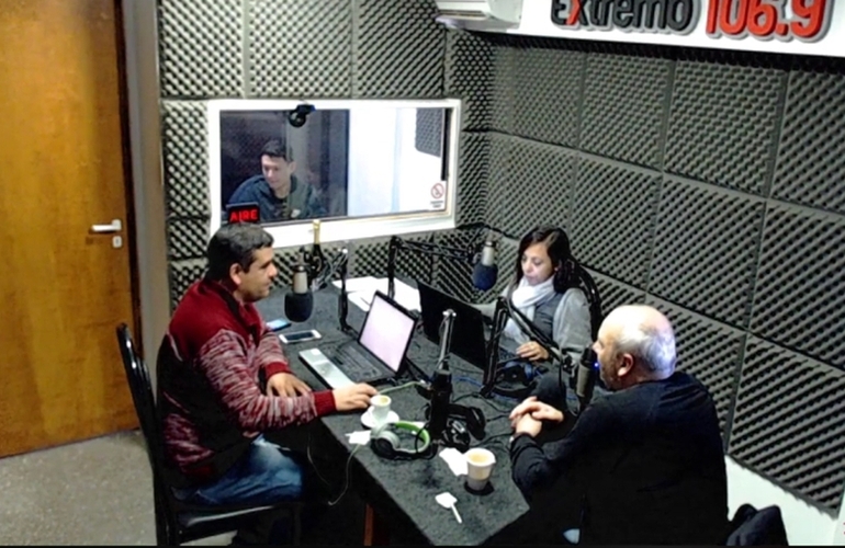 Imagen de Emisión EN VIVO de Dos & Pico, Radio Extremo 106.9