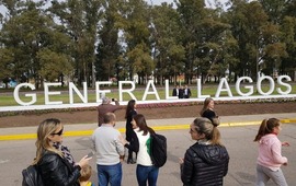 Imagen de Inauguraron el cartel corporeo, las esculturas en la plaza y contin&uacute;a la Fiesta Popular