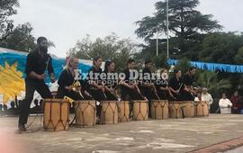 La plaza p&uacute;blica se visti&oacute; de celeste y blanco