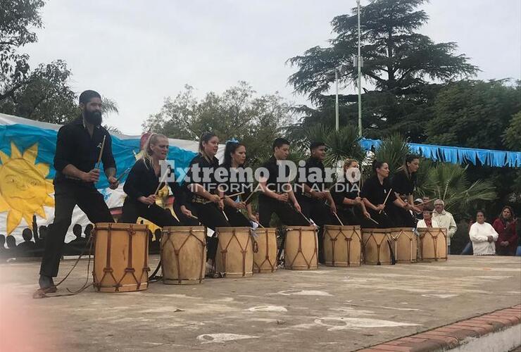 La plaza pública se vistió de celeste y blanco