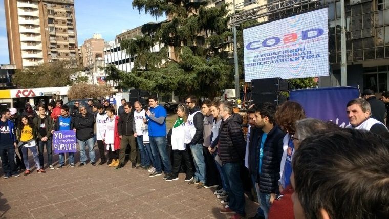 El gremio local arrastra un dilatado plan de lucha.(@Radio_UNR)