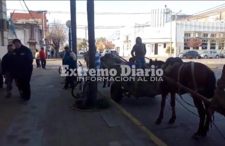 Imagen de Carreros reunidos con Adrián Spina en la municipalidad