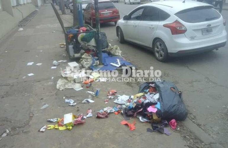 Imagen de ¿Qué pasó?: Basura sobre Belgrano al 600