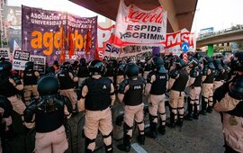 Imagen de Puente Pueyrredón: Prefectura tiró gas pimienta y balas de goma contra los manifestantes