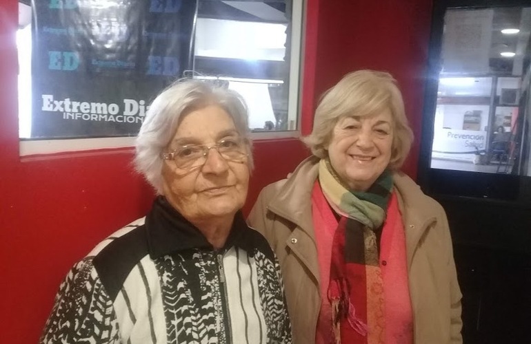 Hoy pasaron por la radio. Lidia y Rosa, representantes de Cáritas Arroyo Seco, informaron de la campaña en el ámbito local.