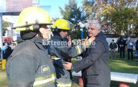 Emotivo. El Intendente Nizar Esper le tom&oacute; juramento a Santiago Mart&iacute;n y a su hijo Nadir Esper.