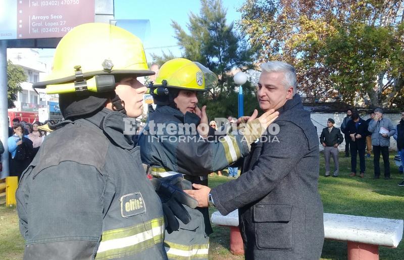 Emotivo. El Intendente Nizar Esper le tom&oacute; juramento a Santiago Mart&iacute;n y a su hijo Nadir Esper.