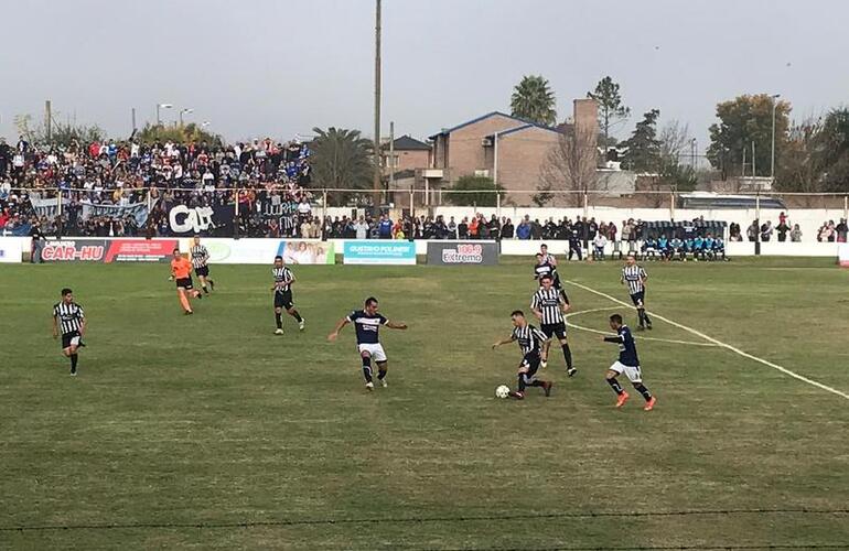 Imagen de Athletic goleó a Unión en el Antonio Di Giácomo y es semifinalista