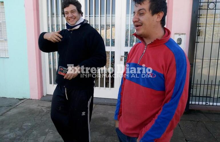 Gustavito junto a su hermano Maxi