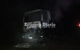 Imagen de Bomberos convocados por incendio de un cami&oacute;n