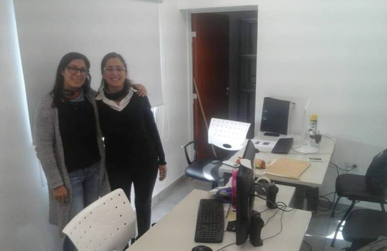 Eliana Girotti junto a la Trabajadora Social Andrea Altamirano, ya en funciones dentro del nuevo espacio.