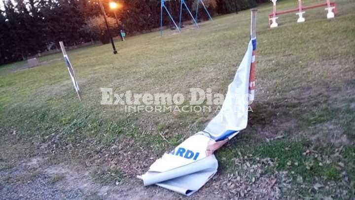 El partido oficialista sufri&oacute; el vandalismo en su publicidad