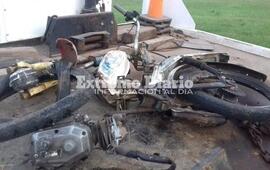 Impactante. Así quedó la moto tras el accidente de esta tarde.
