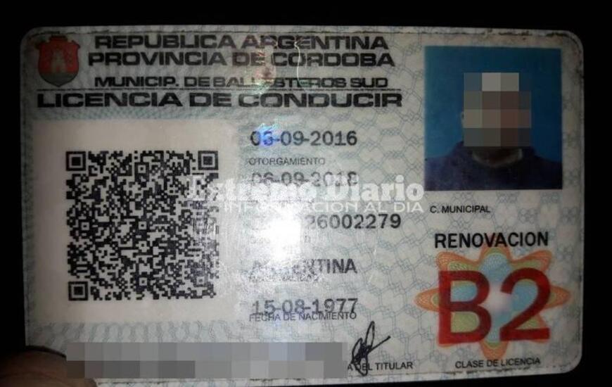 Una de las licencias que retuvo Tr&aacute;nsito a un conductor demorado en Arroyo Seco.