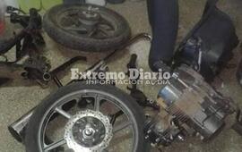 Desarmada. La moto estaba completamente desguazada.