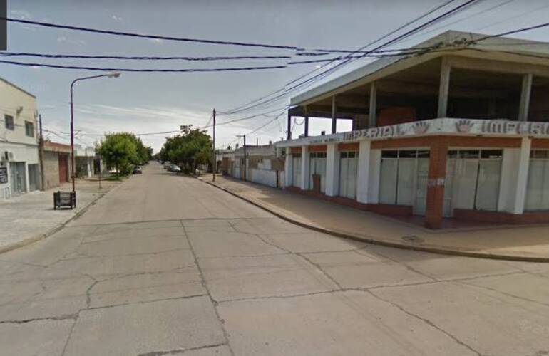 Los hechos acontecieron a pocos metros de la panadería de Belgrano y Sarmiento. Foto: Google Street View