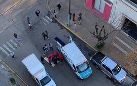 Imagen de En el centro: Auto colision&oacute; a una persona que iba cruzando la calle