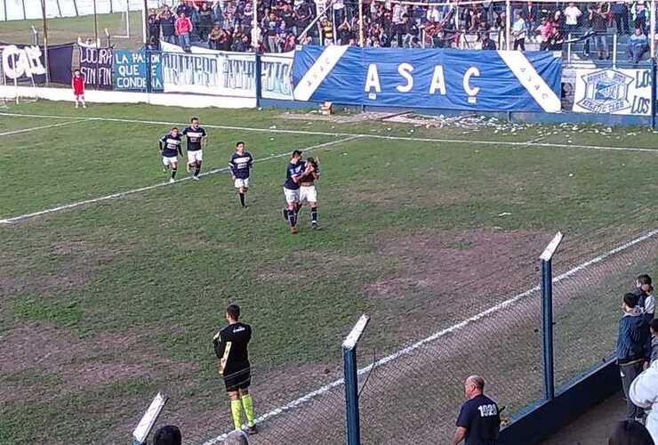 Golazo de Charly. ASAC llegó al empate gracias al gran tanto de su emblema.