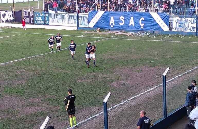 Golazo de Charly. ASAC llegó al empate gracias al gran tanto de su emblema.