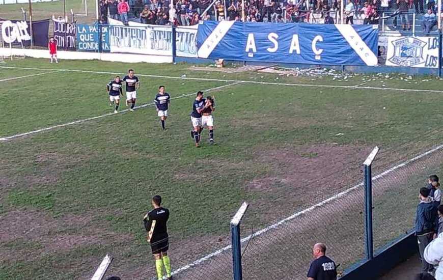 Golazo de Charly. ASAC lleg&oacute; al empate gracias al gran tanto de su emblema.
