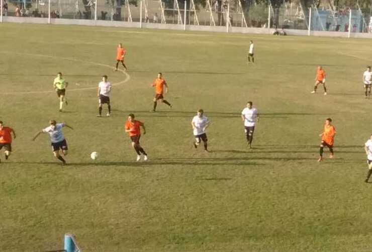 Imagen de Riberas pegó primero en la Estancia Verde ante Atlético Empalme