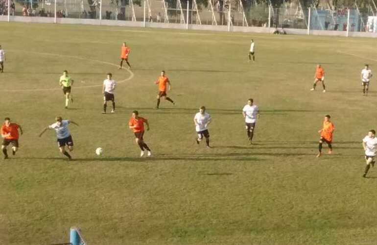 Imagen de Riberas pegó primero en la Estancia Verde ante Atlético Empalme