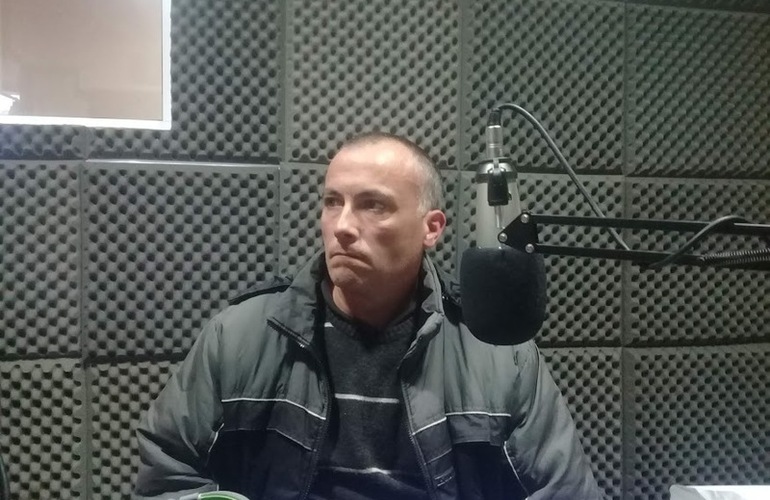 En Extremo. Julio Argutti esta mañana en los estudios de Radio Extremo 106.9