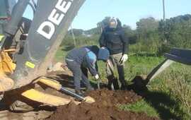 Imagen de Reparan ca&ntilde;o roto y arreglan guardarra&iacute;l en calle An&iacute;bal Maffei
