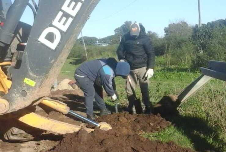 Imagen de Reparan caño roto y arreglan guardarraíl en calle Aníbal Maffei