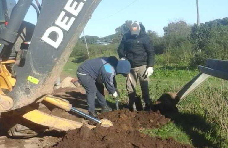 Imagen de Reparan caño roto y arreglan guardarraíl en calle Aníbal Maffei