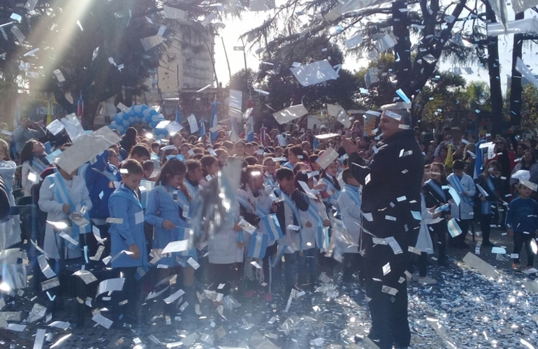 Imagen de Los chicos del 4to grado prometieron lealtad a la bandera