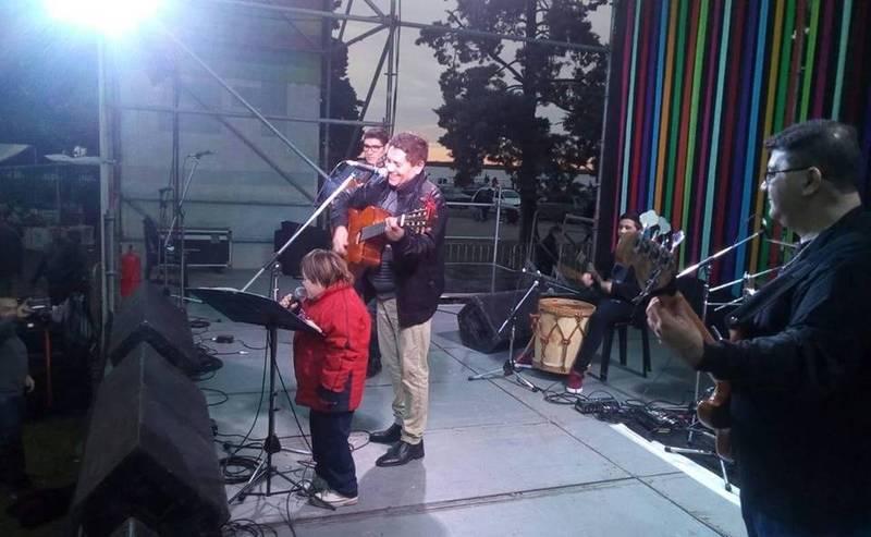 Imagen de Facu Kuszlak subi&oacute; al escenario en el Monumento a la Bandera
