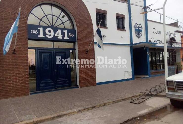 Recientemente fue remodelado el frente del salón y la sede del Club.