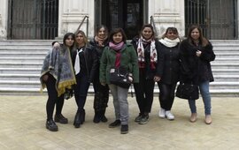 En los tribunales federales. El momento del primer fallo a favor llen&oacute; de esperanza a las madres.