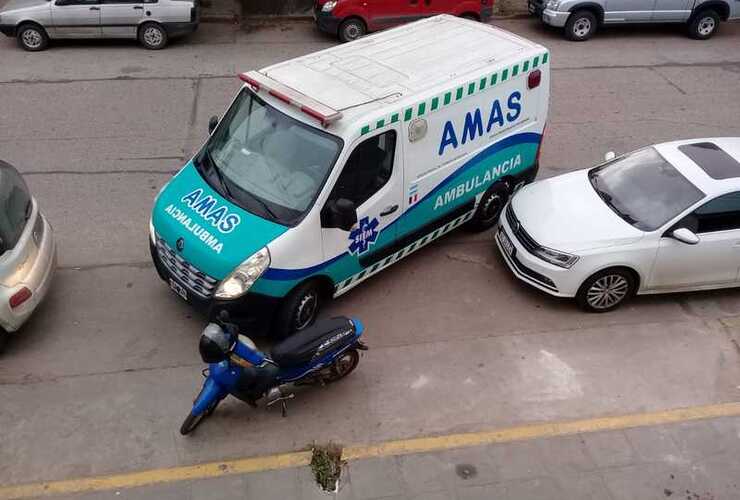 Imagen de Estacionó su moto en el sector exclusivo para las ambulancias