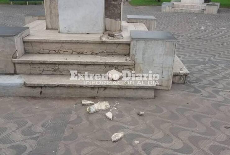 Imagen de Otra vez la Plaza San Martín sacudida por los vándalos de siempre