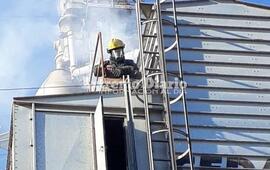Imagen de Dos dotaciones de Arroyo Seco y una de Pavón trabajaron en incendio en Fighiera