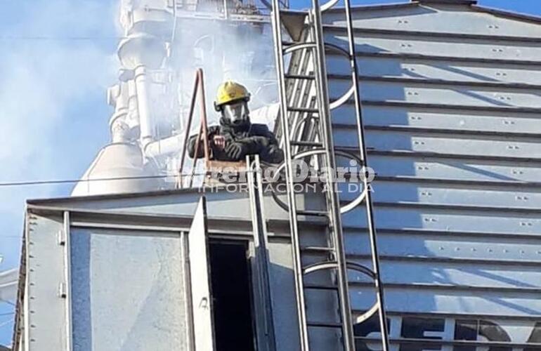 Imagen de Dos dotaciones de Arroyo Seco y una de Pavón trabajaron en incendio en Fighiera