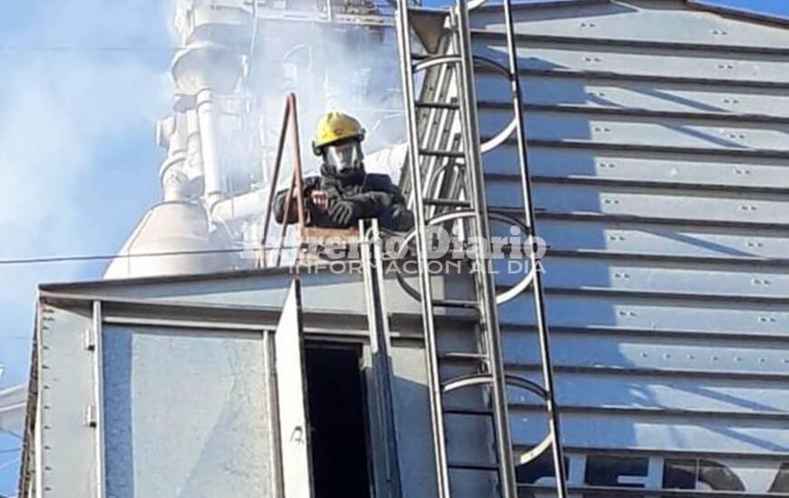 Imagen de Dos dotaciones de Arroyo Seco y una de Pavón trabajaron en incendio en Fighiera