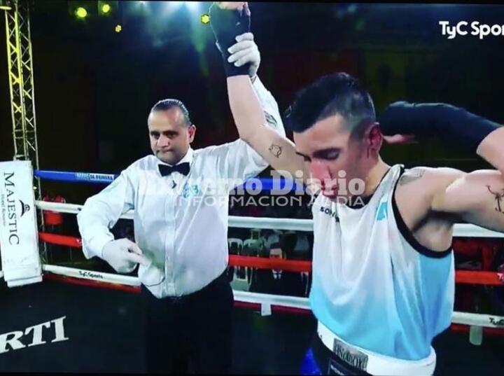 Imagen de Facundo García, del Cuello Boxing de Talleres, ganó su pelea y va por más