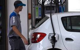 Imagen de Desde hoy, YPF aumenta las naftas un 2,50 por ciento