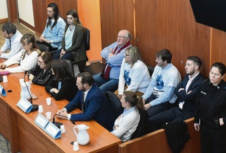 Acusadores. Fiscales y querellantes, ayer, en la sala de audiencias.Silvina Salinas