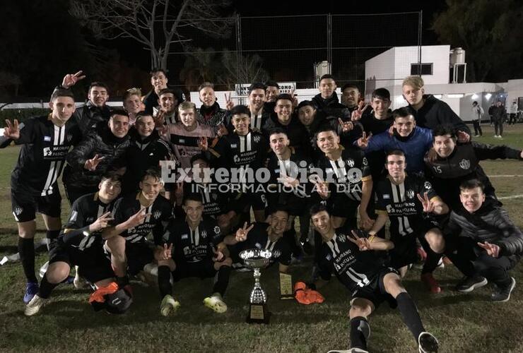 Los Bi-Campeones. Unión se volvió a consagrar en la Liga y suma un nuevo título en Sub-20. Gran equipo de jóvenes.